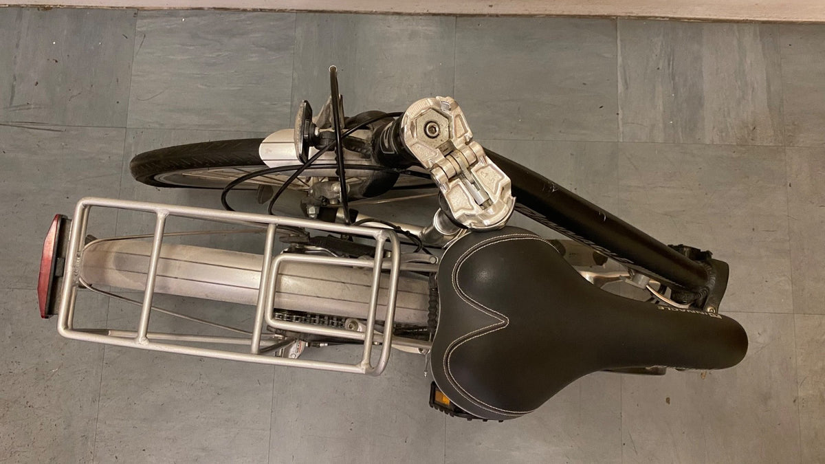 Pinnacle Journey 1.0 folding bike in matte black. Shimano Nexus 3-speed.