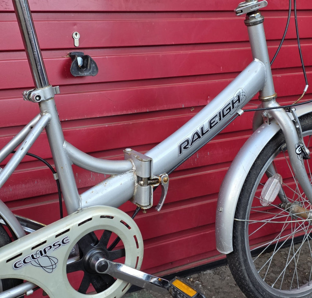 RALEIGH ECLIPSE FOLD UP BIKE (33cm FRAME SIZE w/ 20" WHEELS)