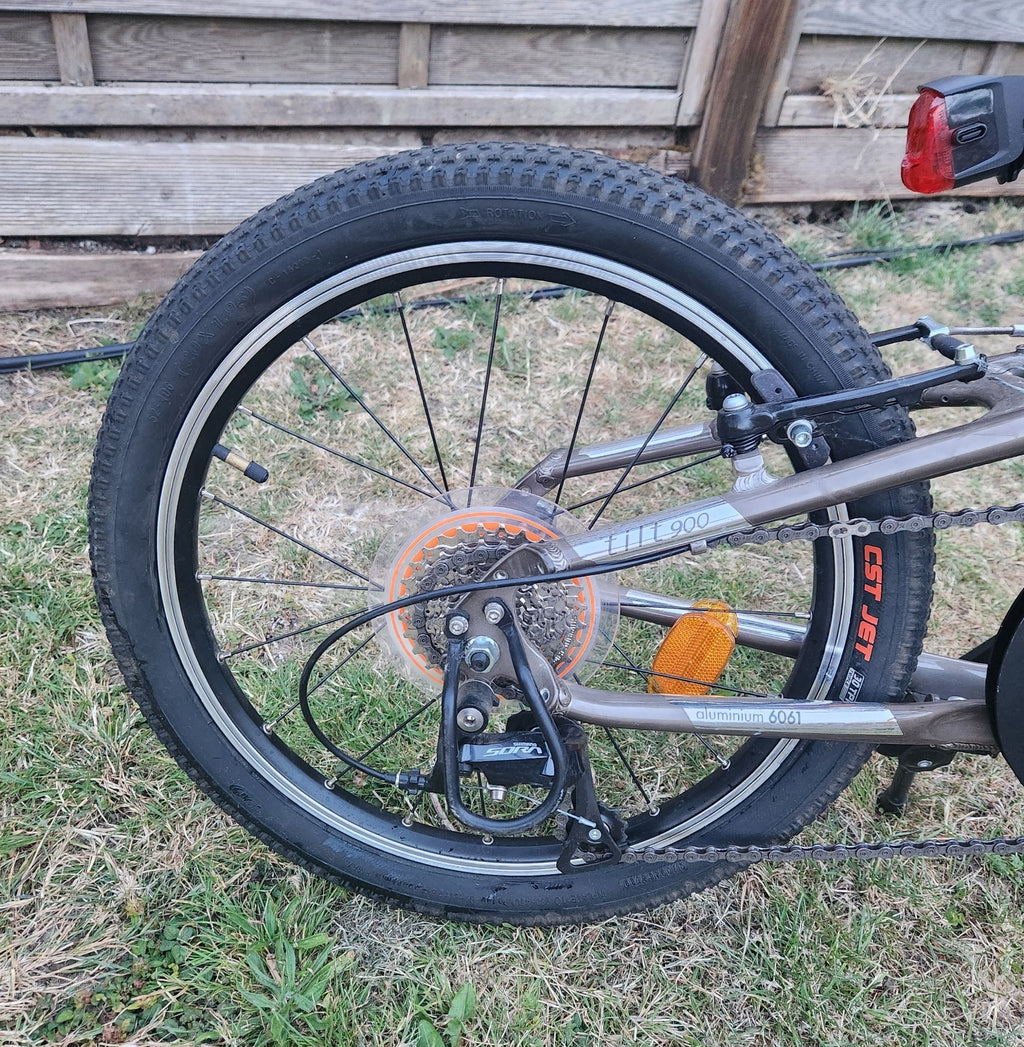 Btwin Tilt 900 Folding Bike 9 Speed Lightweight.
