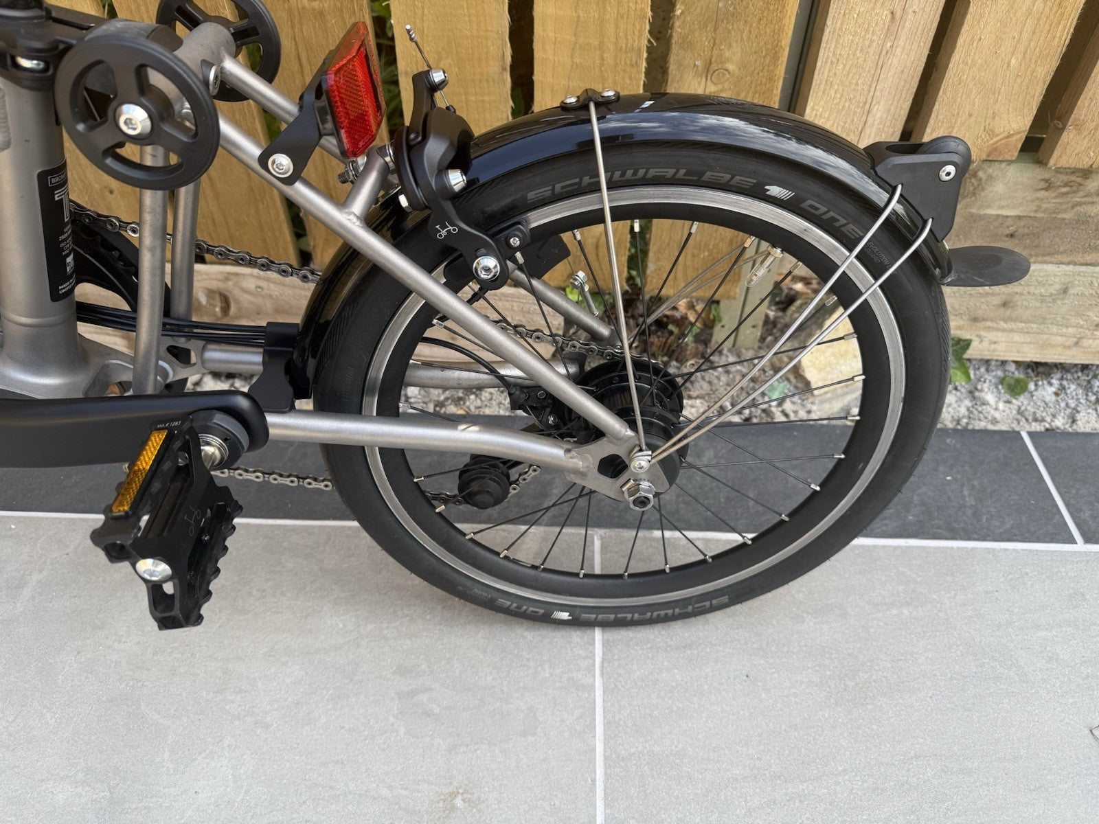 Bromton T LINE 12 SPEED MY24/MID, used 20-30 times, light scratch on mudguard.