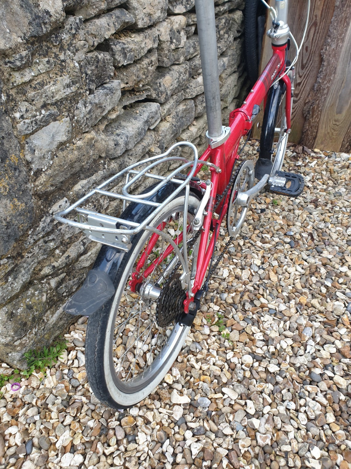 Dahon Speed D7 with pump in the Seatpost. 7 speed rapid rise gears.