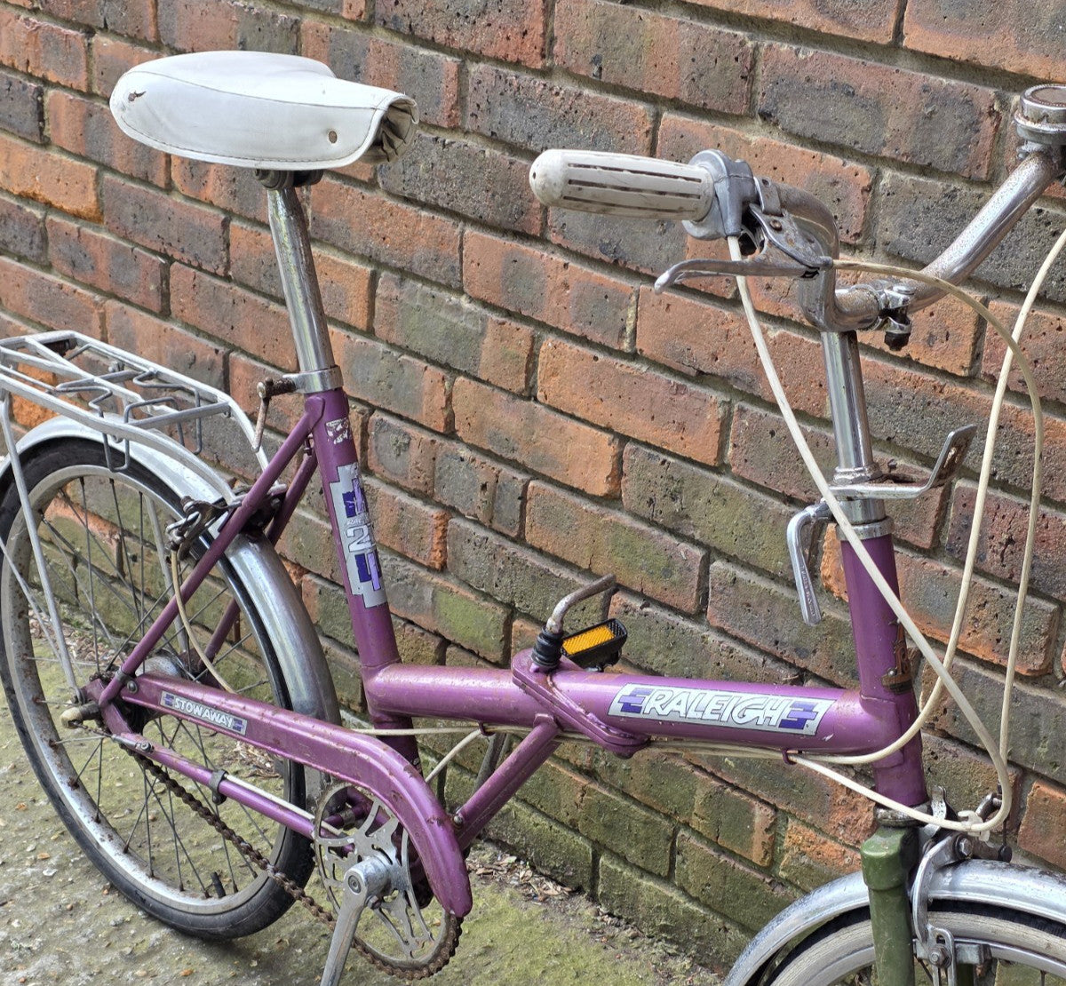 1970's VINTAGE Raleigh Stowaway FOLDING Bike (17" FRAME SIZE w/ 20" WHEELS)