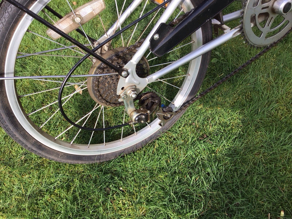 Adult folding bike for sale, unisex made by Dahon. In good condition.