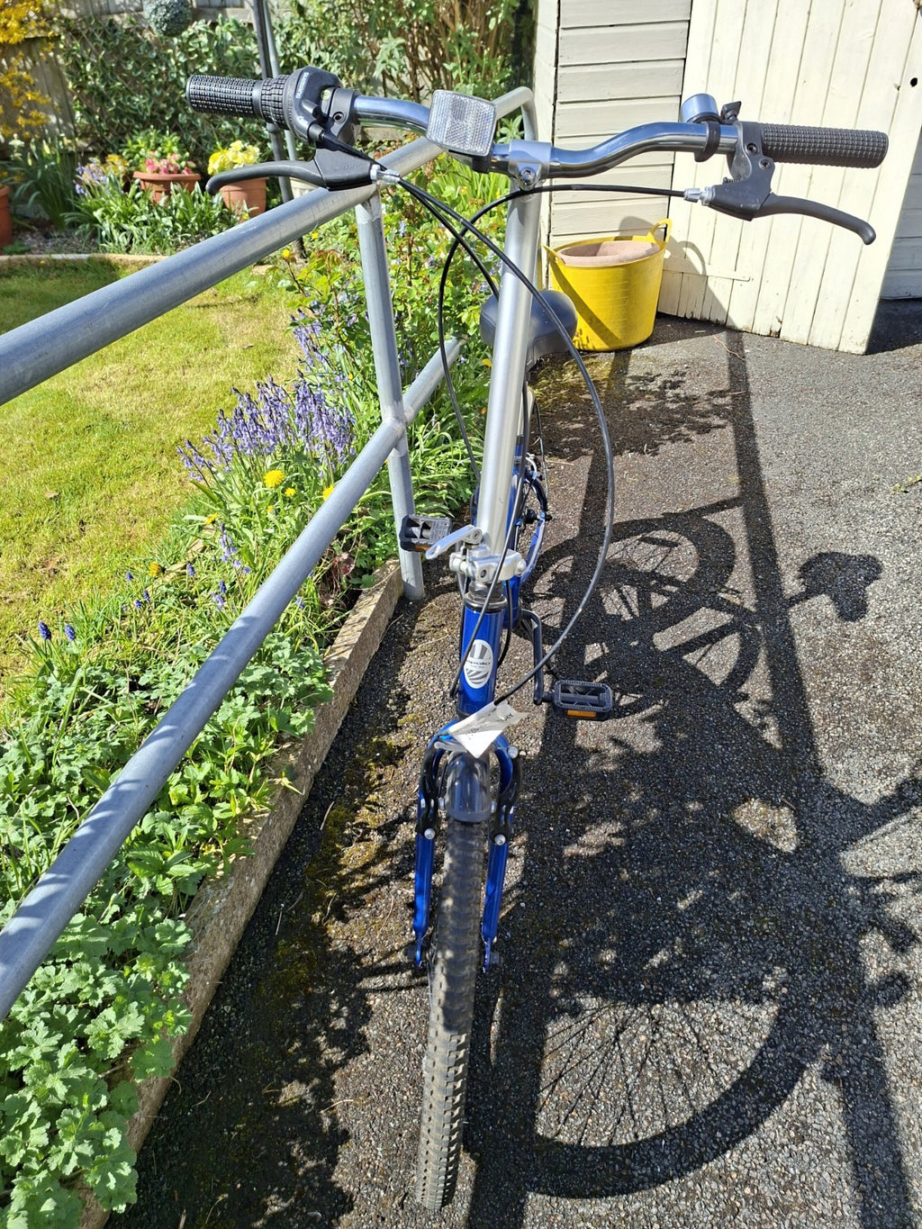 Apollo Tuck Folding Bike 20 6-Speed, Excellent Collection Only From LS21 3JA