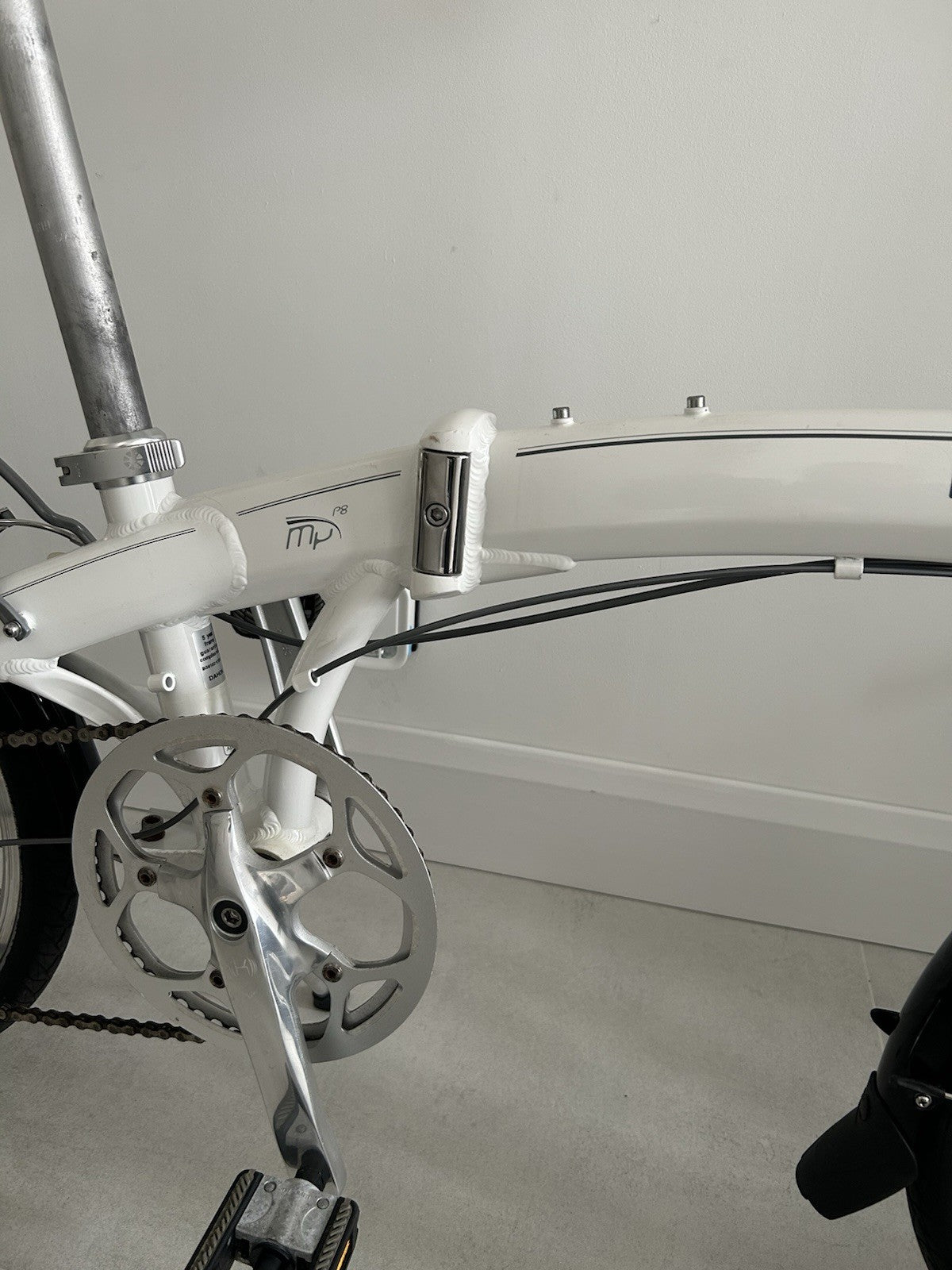 Dahon Mu P8 Folding Bike Unisex White (Excellent Condition)