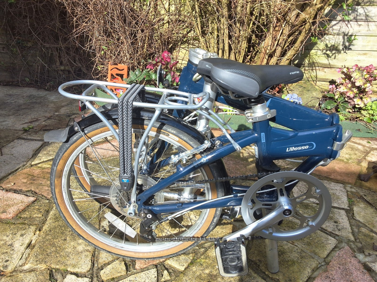 Pair of Dahon Vitesse D7  Aluminium Folding Bikes 7 Speed with Carry bags
