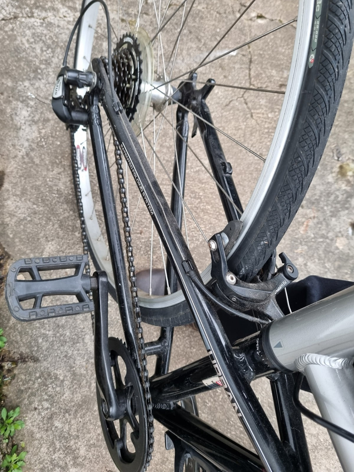 Montague Urban folding bicycle with full size wheels. Silver excellent condition
