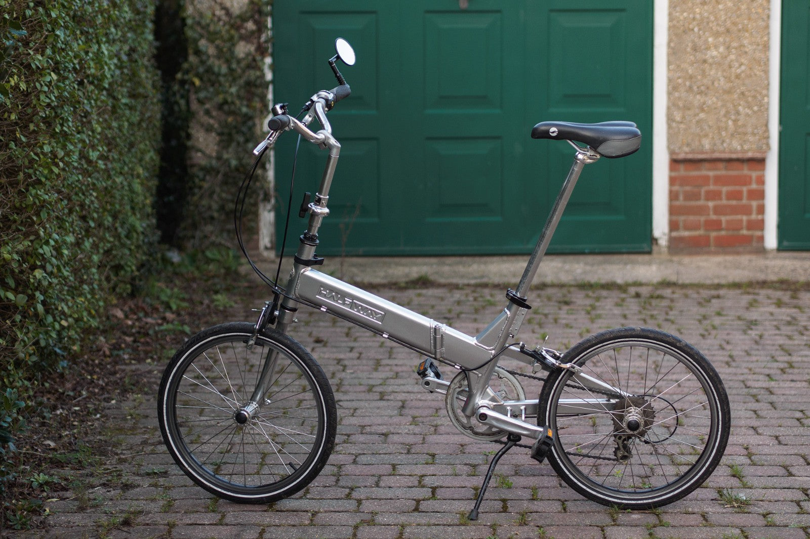 Giant Halfway folding bicycle, very good condition.