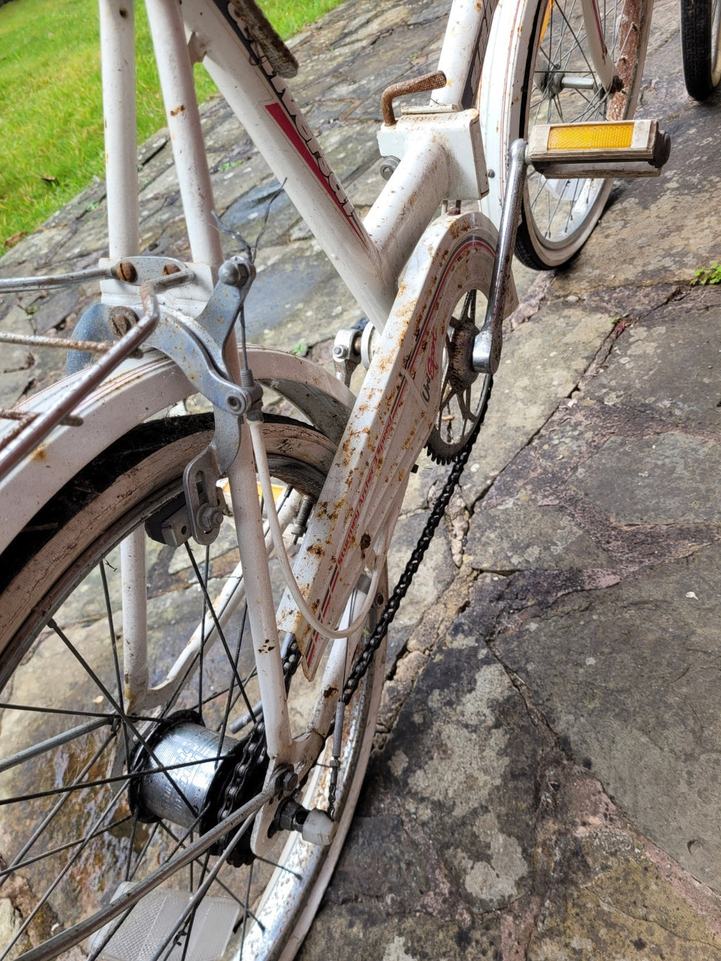 Folding Bike 20 in Wheels 3 Speed Hub Gears White, Mudguards Chain Guard Rack