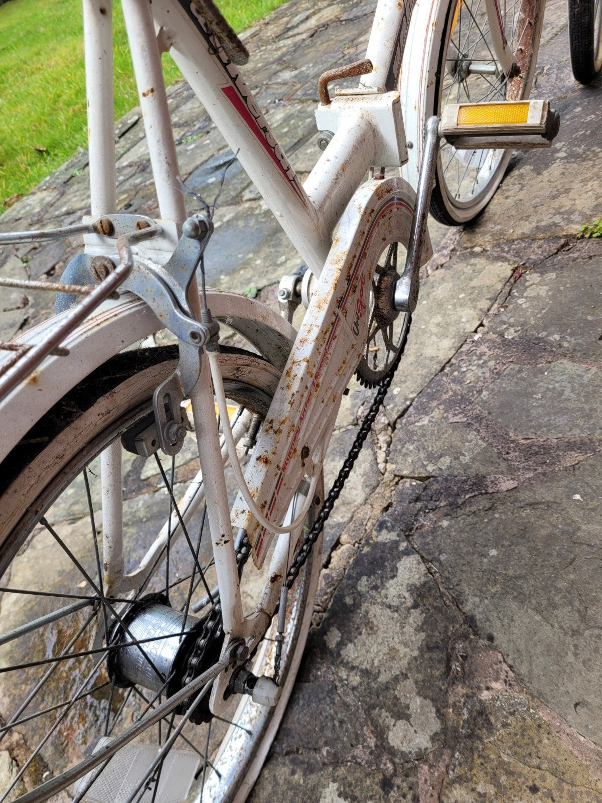 Folding Bike 20 in Wheels 3 Speed Hub Gears White, Mudguards Chain Guard Rack