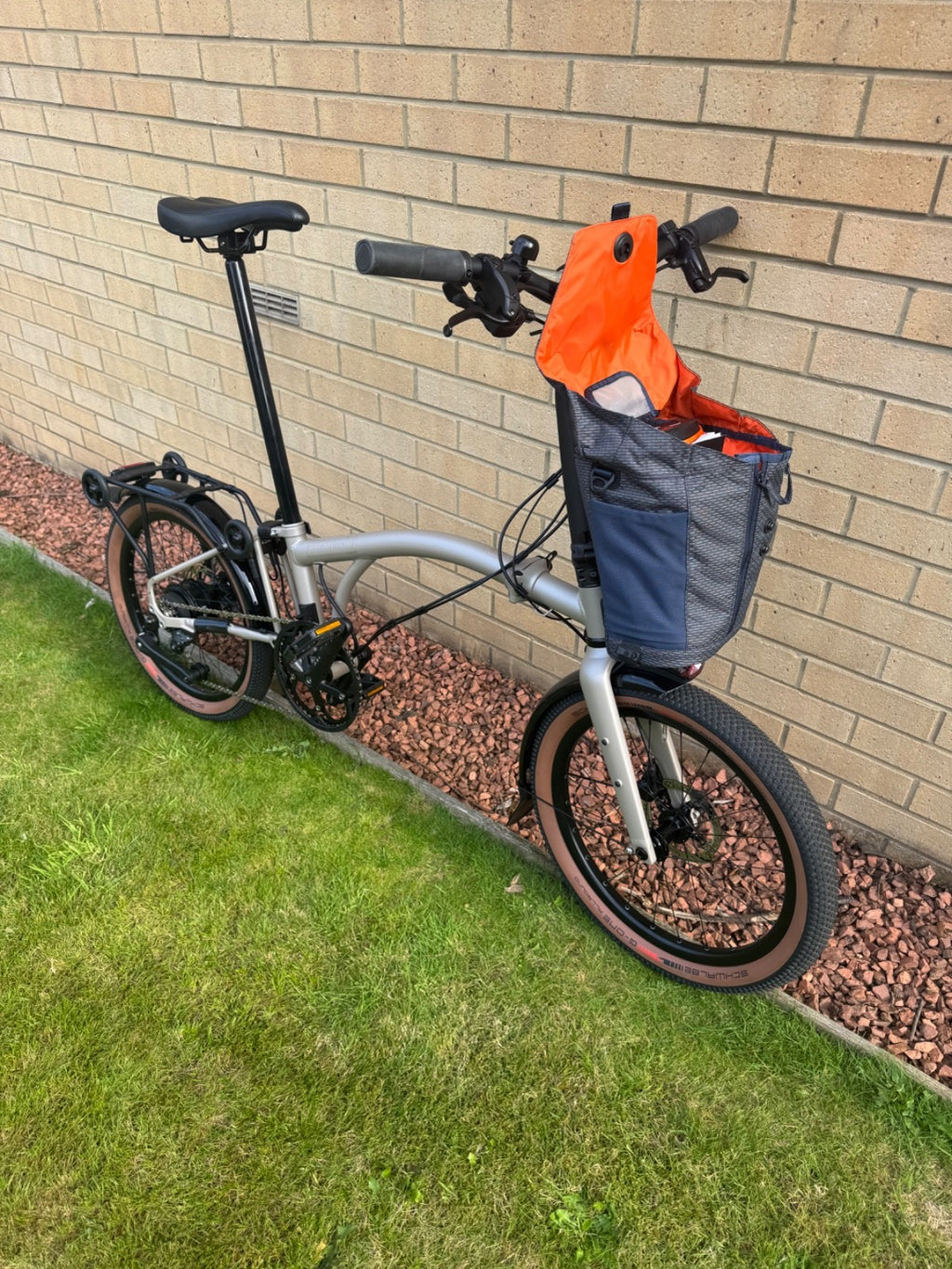 BROMPTON ELECTRIC G LINE 4 SPEED 2026 FOLDING BIKE IN TRAILDUST WHITE
