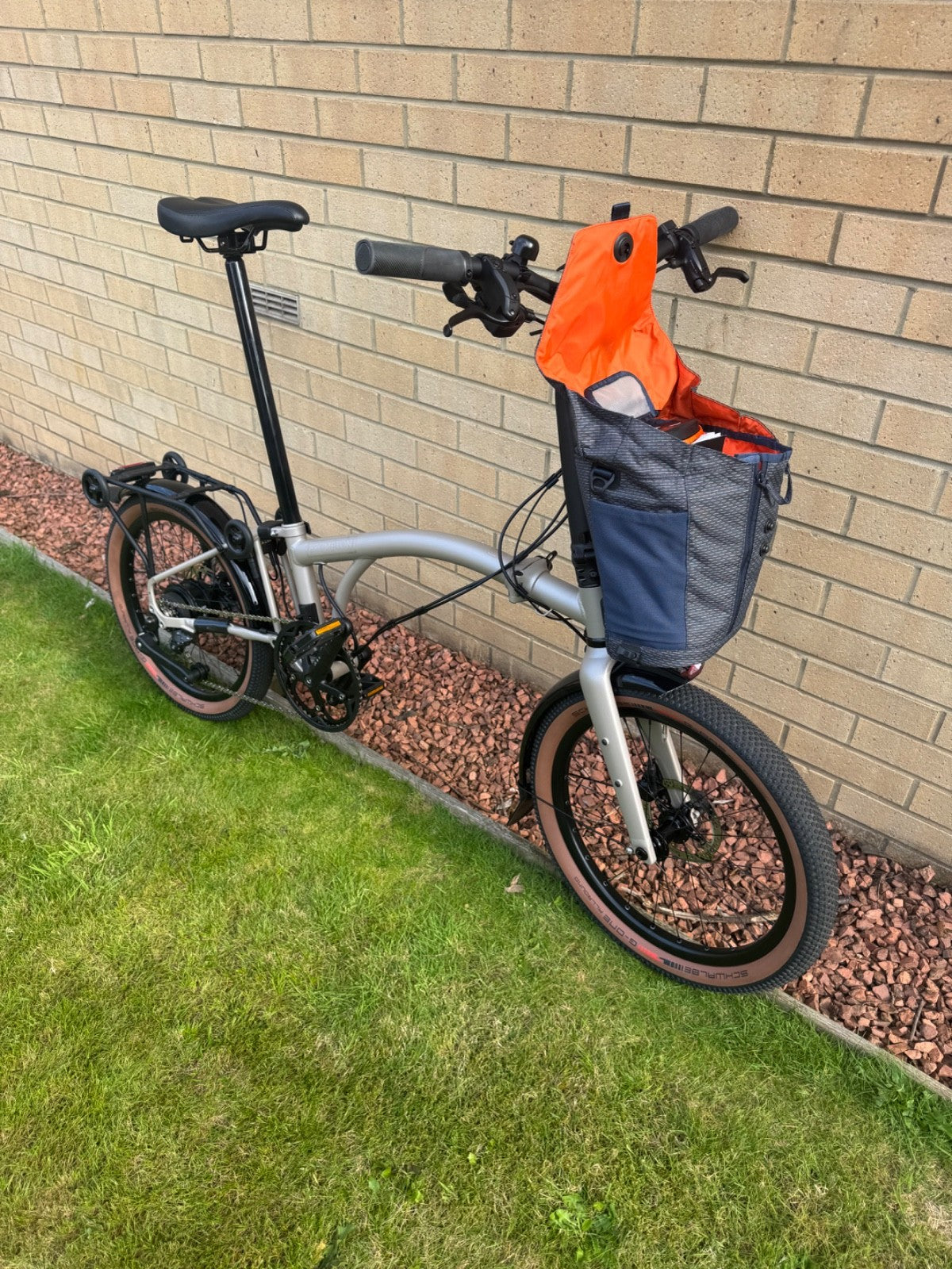 BROMPTON ELECTRIC G LINE 4 SPEED 2026 FOLDING BIKE IN TRAILDUST WHITE