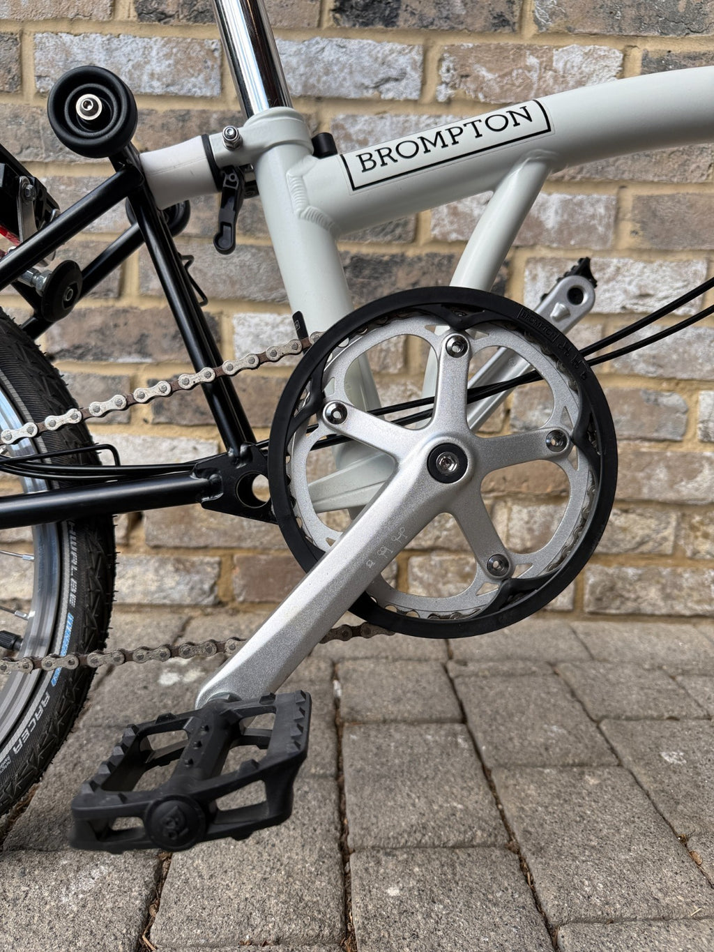 Brompton A Line - White & Black - Mint Super A+ Condition - Worldwide Shipping