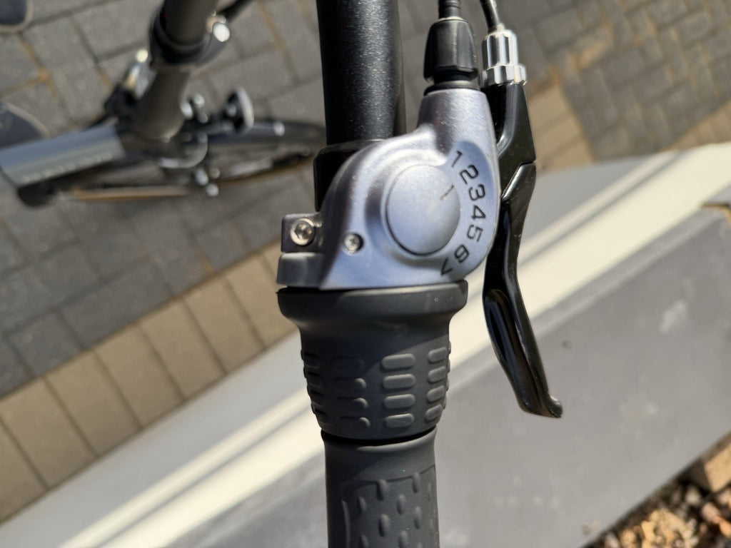 DAHON Vitesse 20in Folding Bike Black/Grey 7-Speed Aluminium V-Brake Mudguards