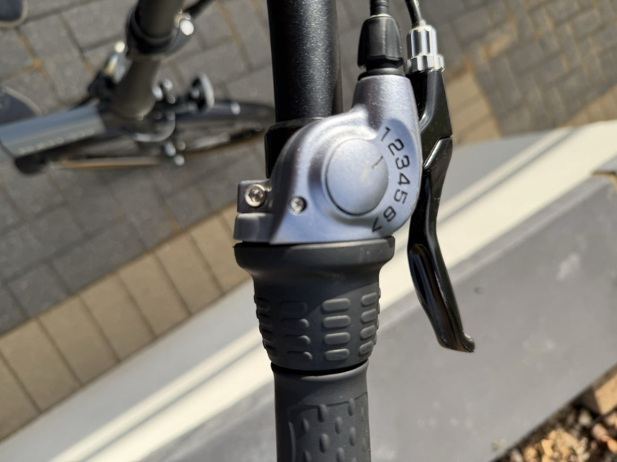 DAHON Vitesse 20in Folding Bike Black/Grey 7-Speed Aluminium V-Brake Mudguards