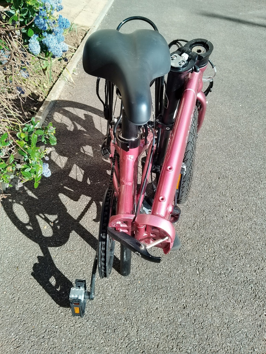 Dahon Mariner D8 Folding Bike - 20" Wheel - Pink