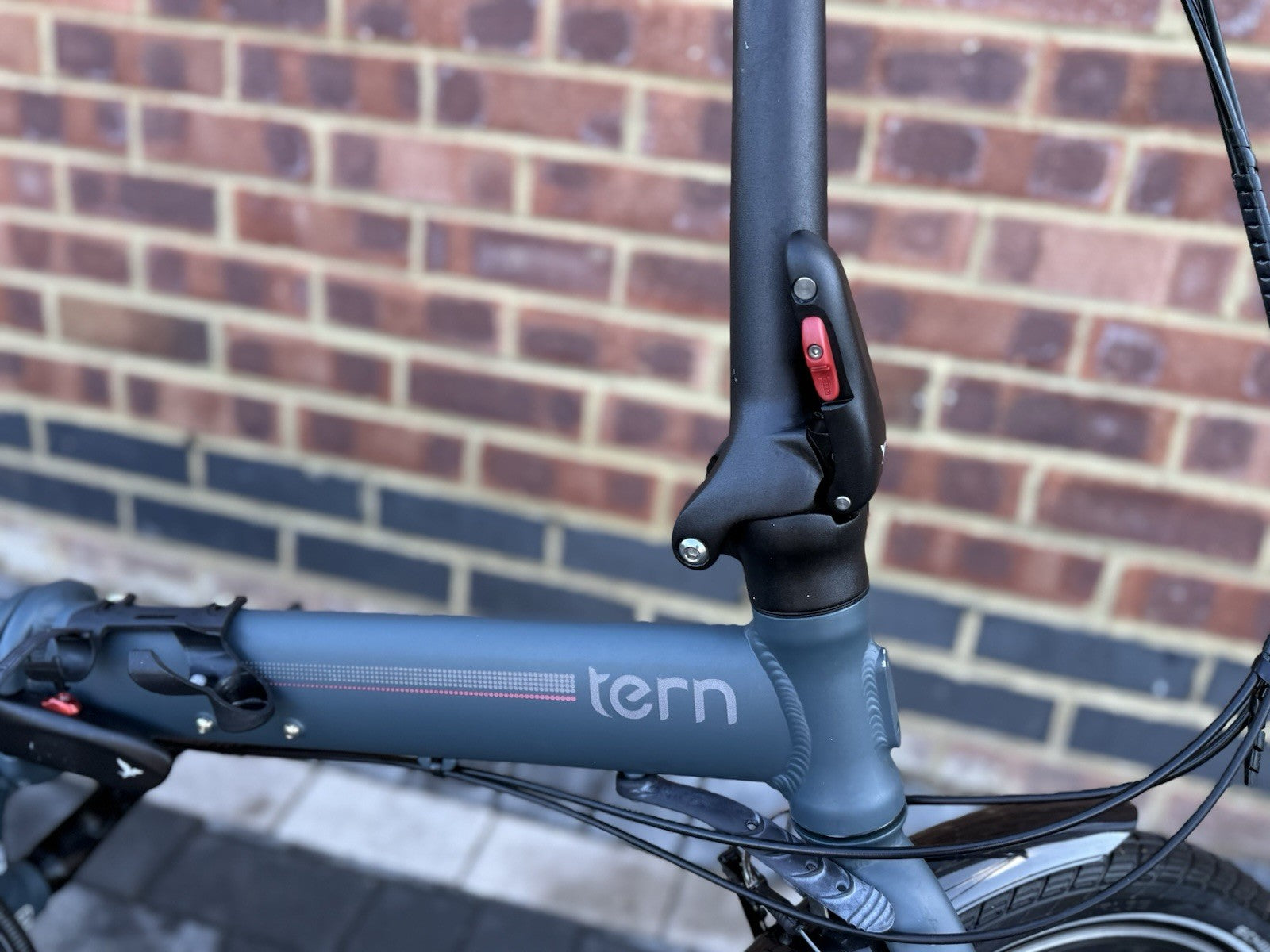 Tern Link D7i Folding Bike “The stealthy One”  RRP £1070 7 Speed fold 10seconds