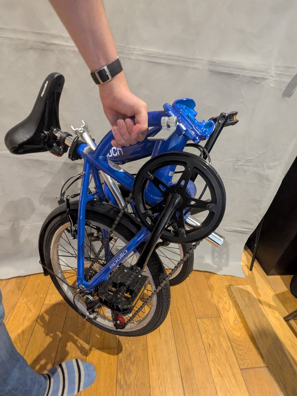 Lightweight Apollo Tuck Folding Bike - 20 in wheels - Blue - New