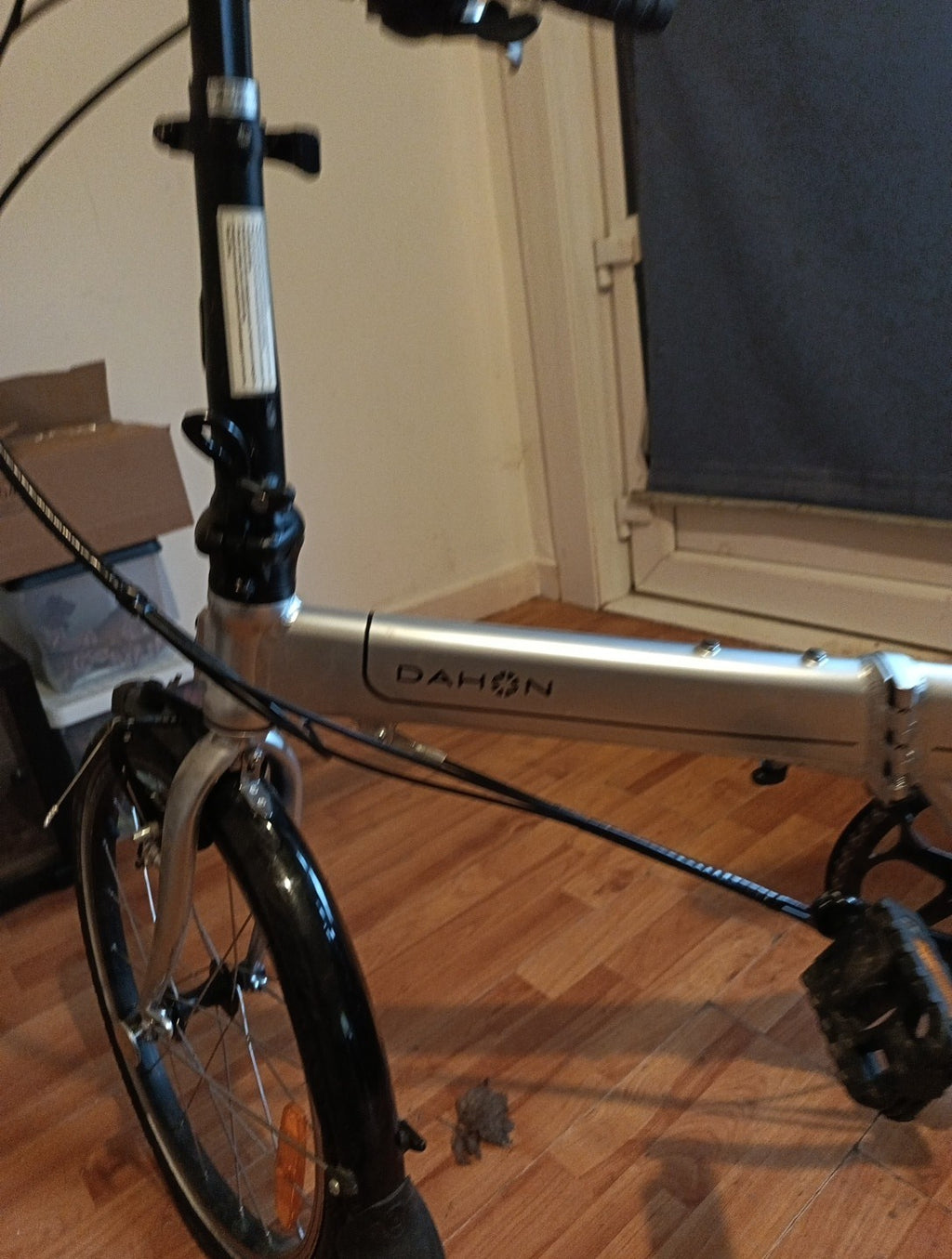 DAHON MARINER D8 FOLDING BIKE NEARLY NEW - SILVER