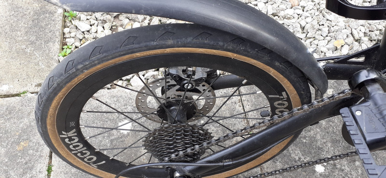 MINT bike 9 Speed Folding Bike with 16 Inch 349mm Wheels with disc brakes.