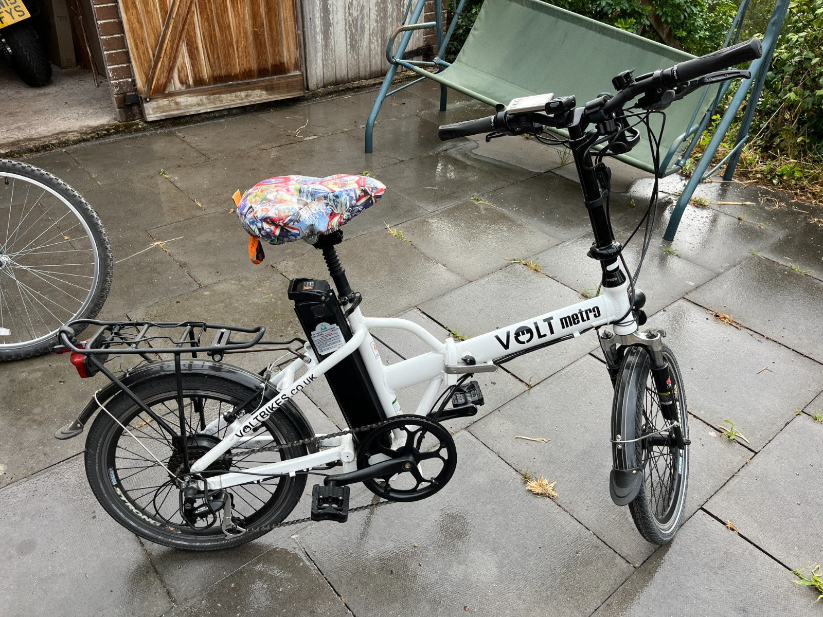 Volt Metro Folding Bike in white