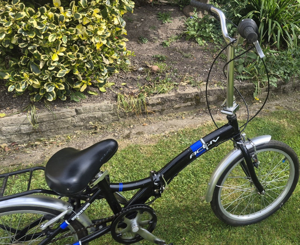 Raleigh FOLD 06 Folding Bike 20" Black/Silver, 6 Speed, Mudguards, Rear Rack