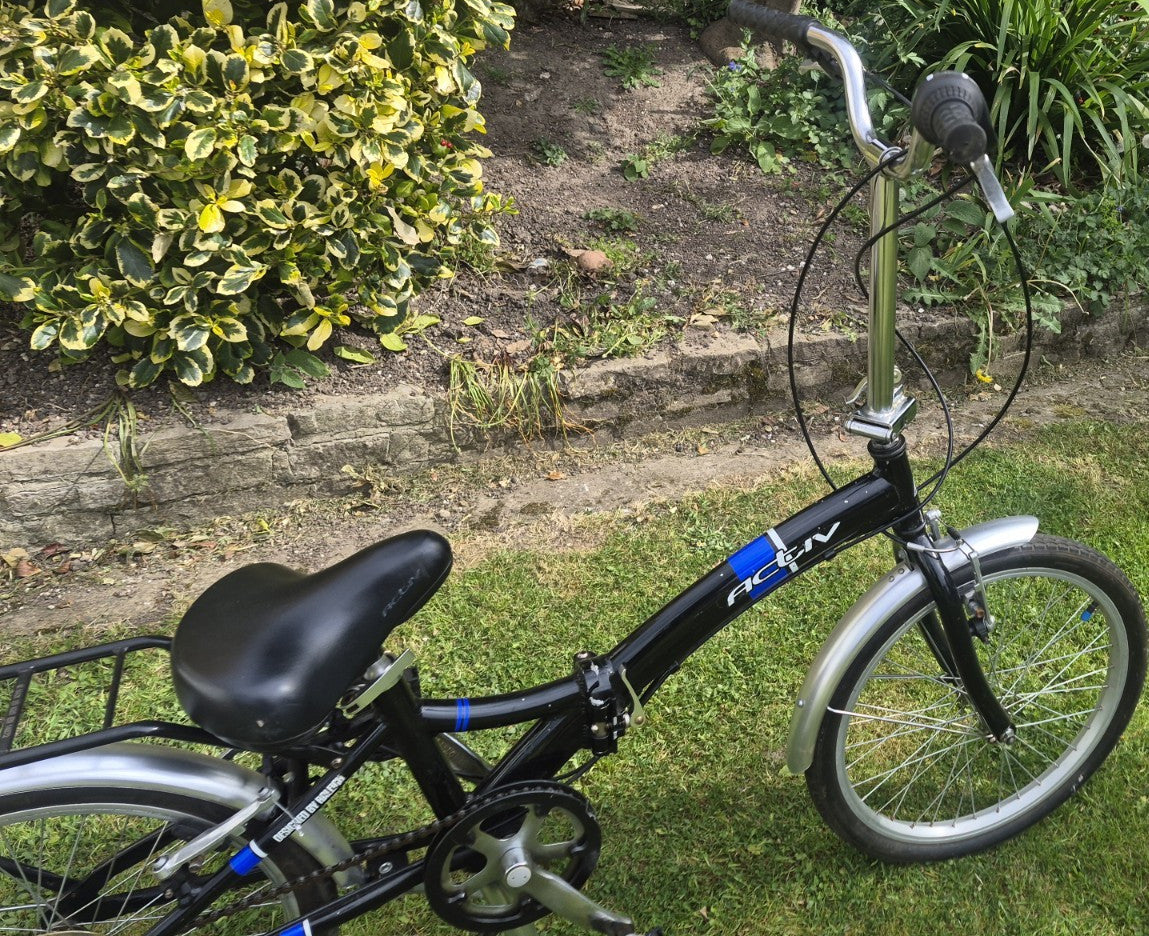 Raleigh FOLD 06 Folding Bike 20" Black/Silver, 6 Speed, Mudguards, Rear Rack
