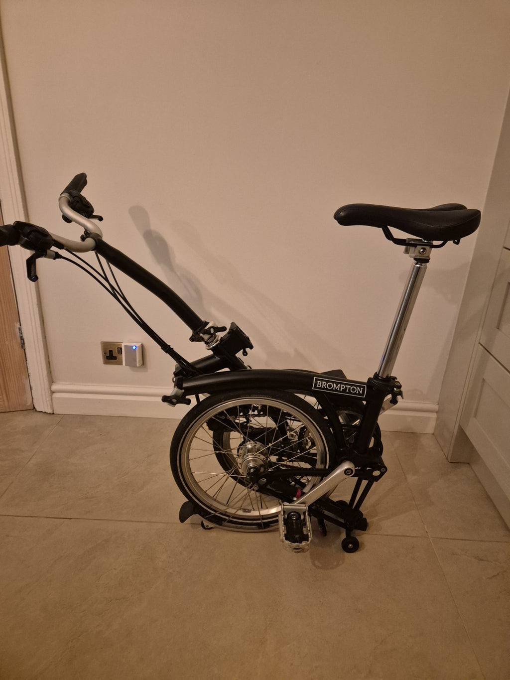 Brompton M6L Black 6 Speed Folding Bike Dynamo Lights Pump Carrier Block