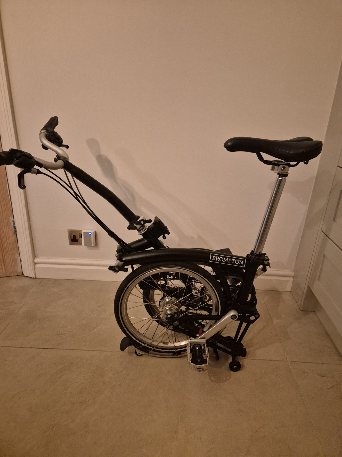 Brompton M6L Black 6 Speed Folding Bike Dynamo Lights Pump Carrier Block