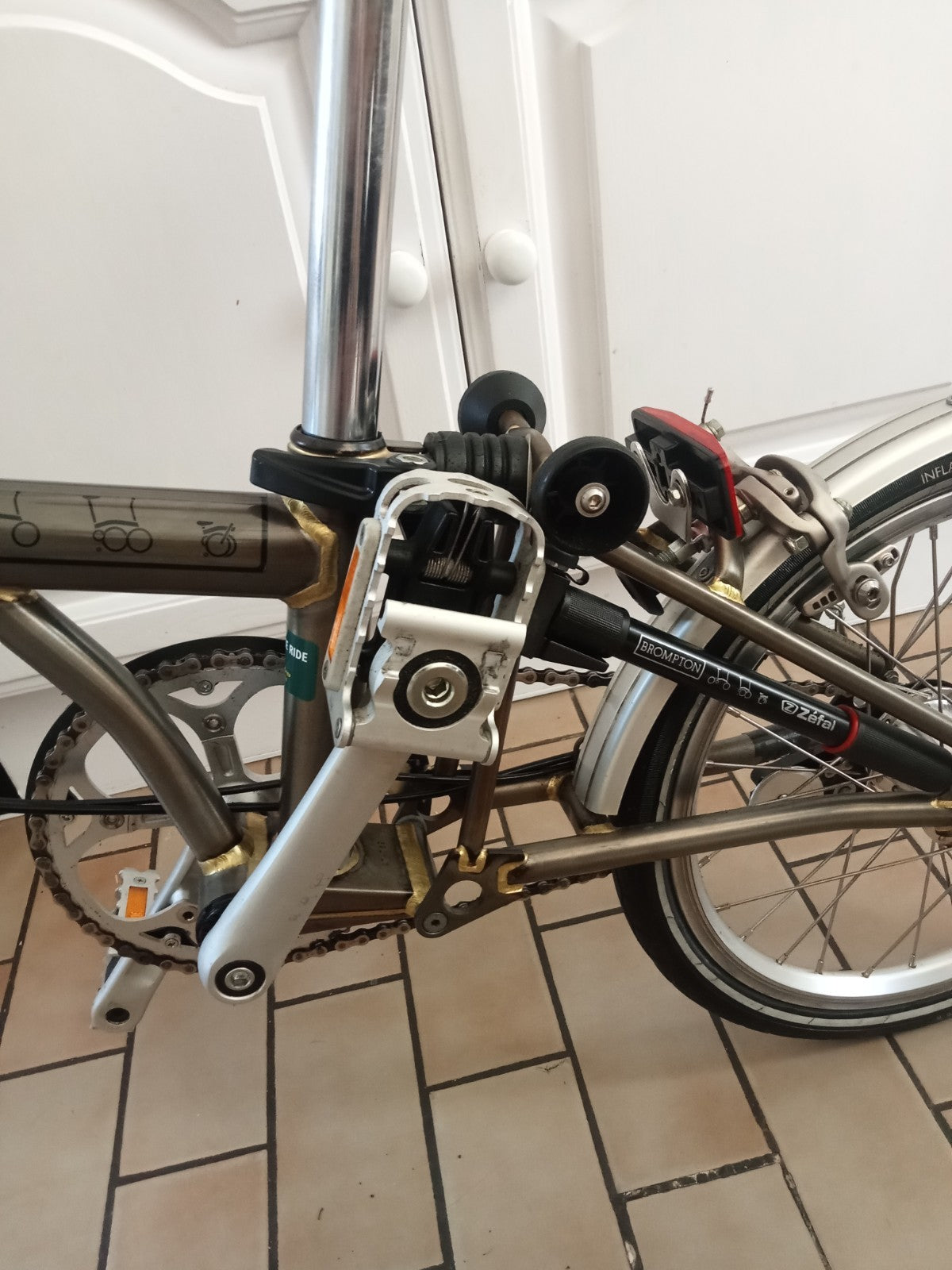 BROMPTON M3L  3 SPEED FOLDING CYCLE,  Near MINT CONDITION AND HARDLY USED.