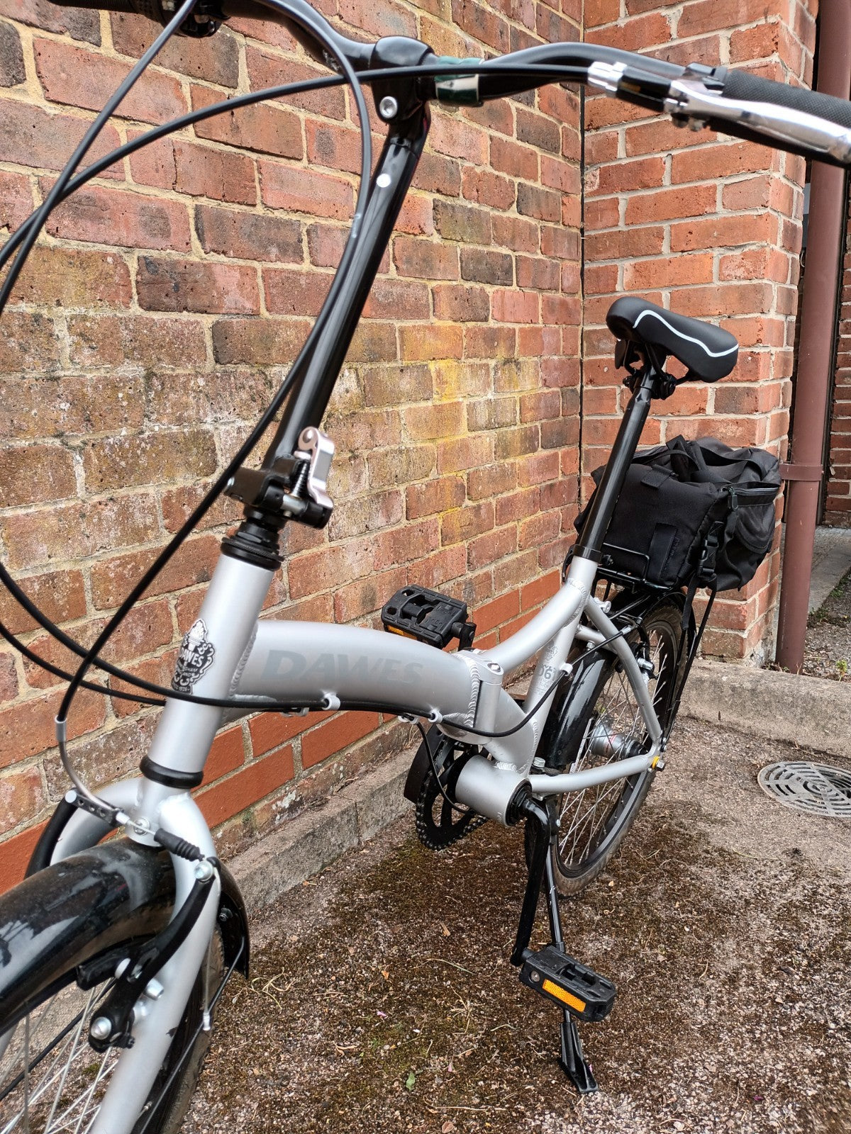 Dawes Diamond Folding Bike  with Pannier Bag. Excellent Condition