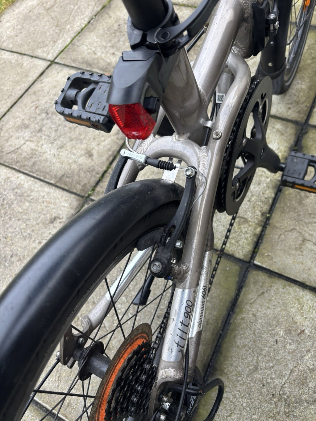 Btwin Tilt 900 Folding Bike 9 Speed Lightweight.