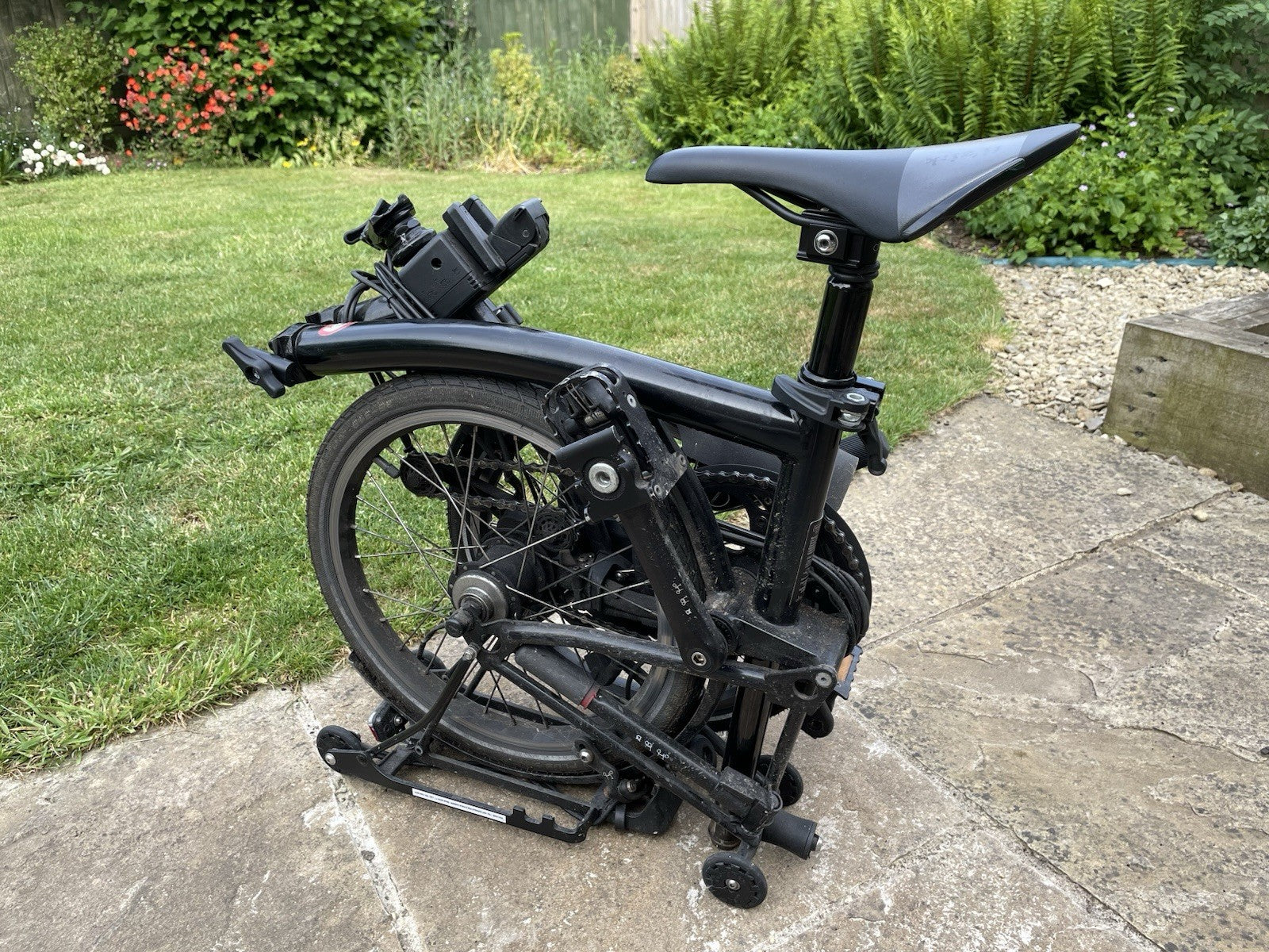 Brompton E-Folding Bike 6-Speed with Rear Rack And Large City Bag