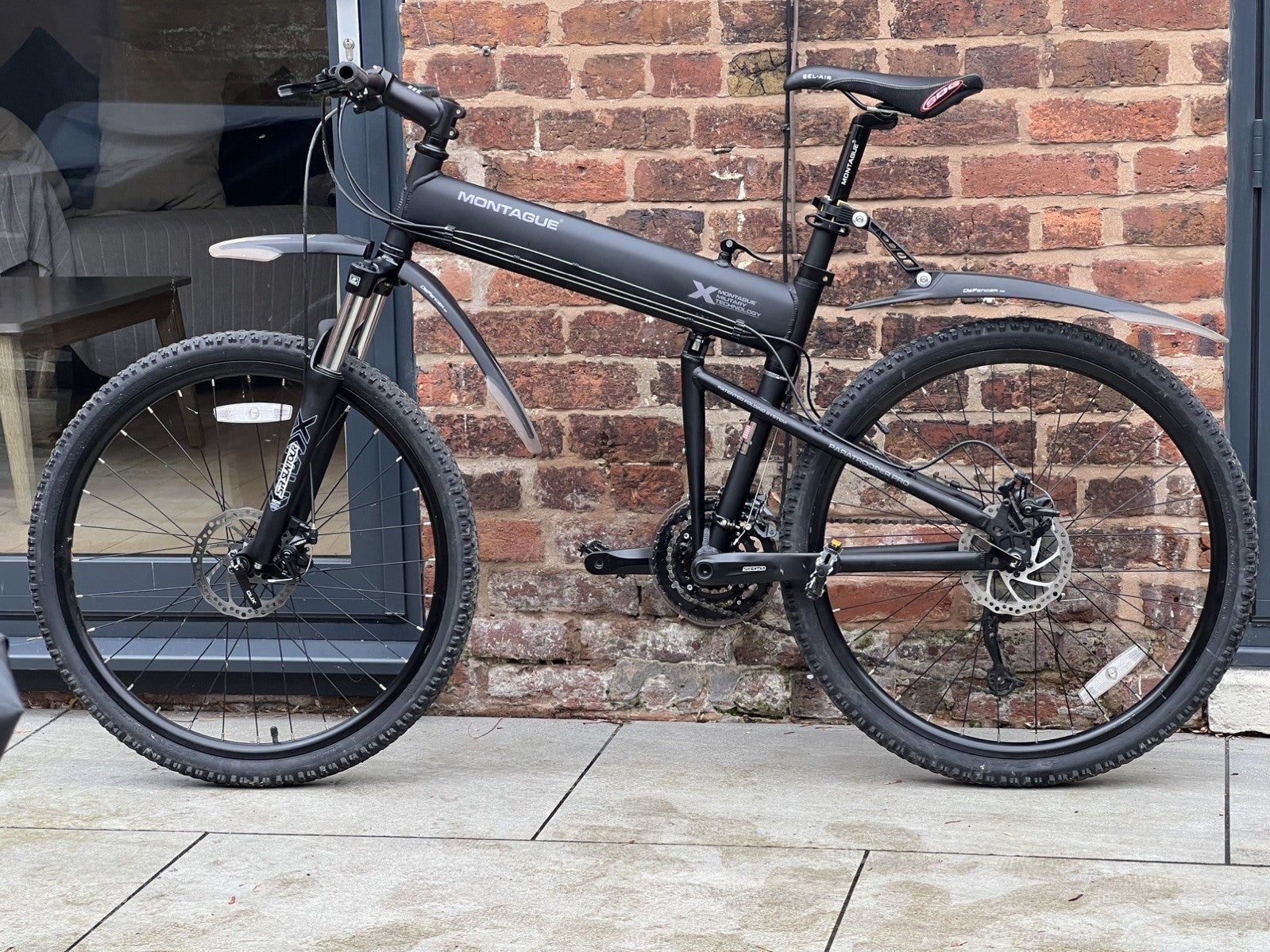 Montague Paratrooper Pro, Large, SDG Bel-Air Saddle, Defender M2 Mudguards