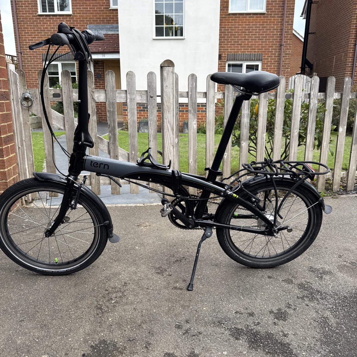 Tern Link D7i  Folding Bike 7-Speed V-Brakes Rack Mudguards Black/Grey