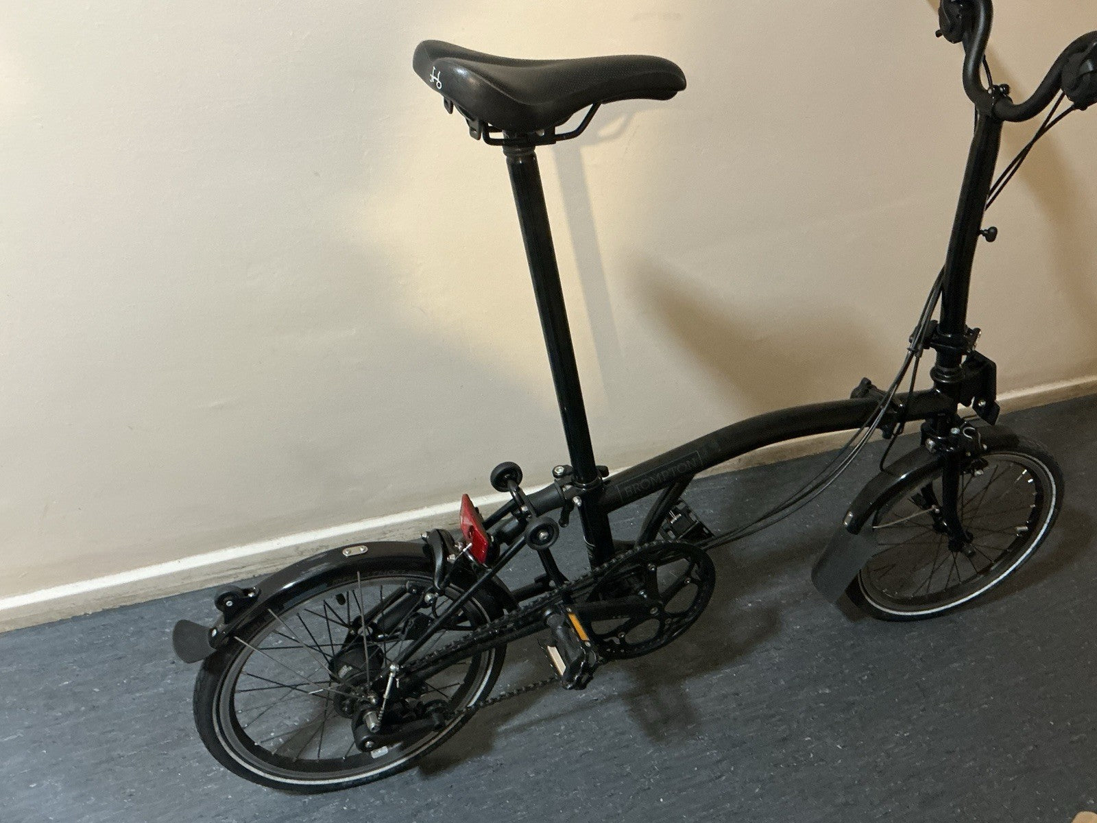 Dec 2018 Brompton C Line 6 Speed H6L Folding bicycle in Black - Leisure Used