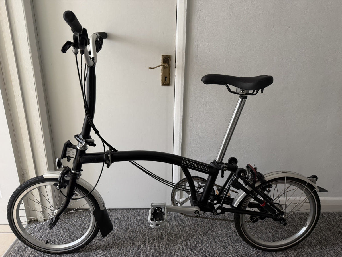 Brompton C Line M6L (6 Speed) folding bicycle - Black (EXCELLENT CONDITION)