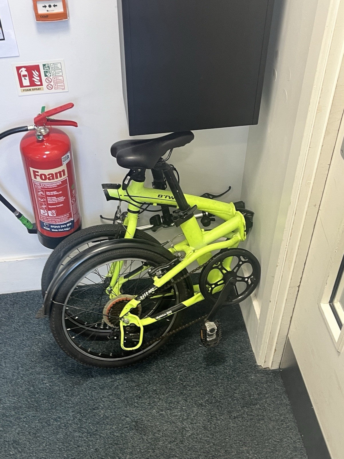 B’TWIN Tilt 500 Folding Bike – Lock & Lights Included – Neon Green - Decathlon