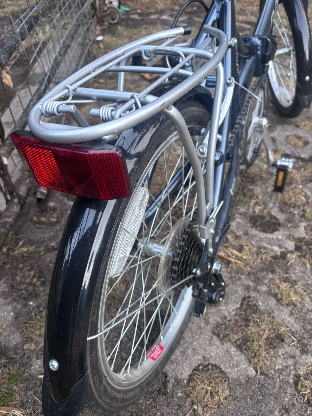 Raleigh Evo 7sp Folding Bike Aluminum Frame, 20" Wheels, 7-Speed with Revo Grip
