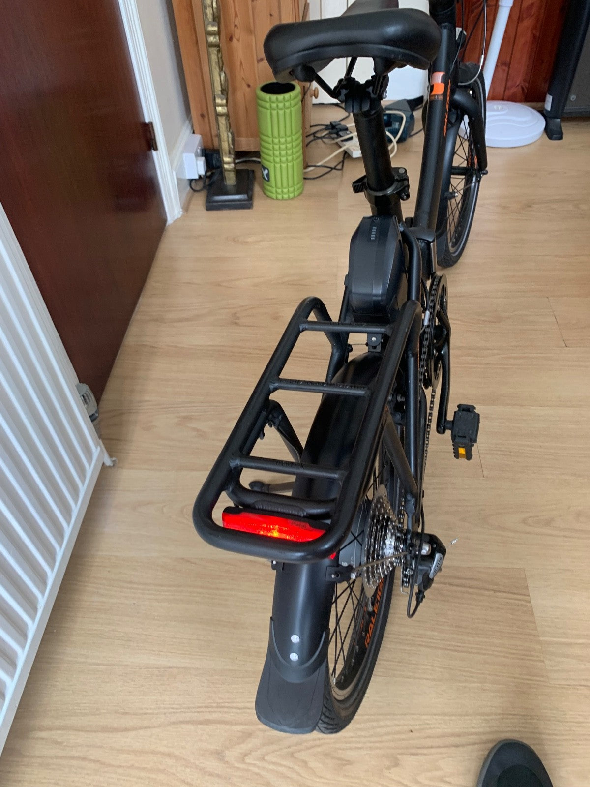 Raleigh Stow--E--Way Compact 8-Speed Folding Bike
