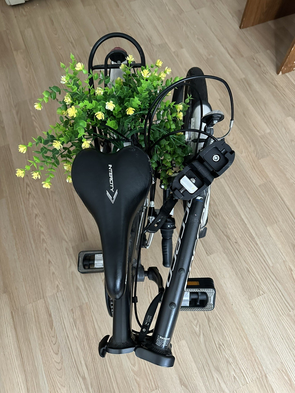Carrera Intercity 20in Folding Bike Black/Silver Rear Rack Mudguards V-Brake