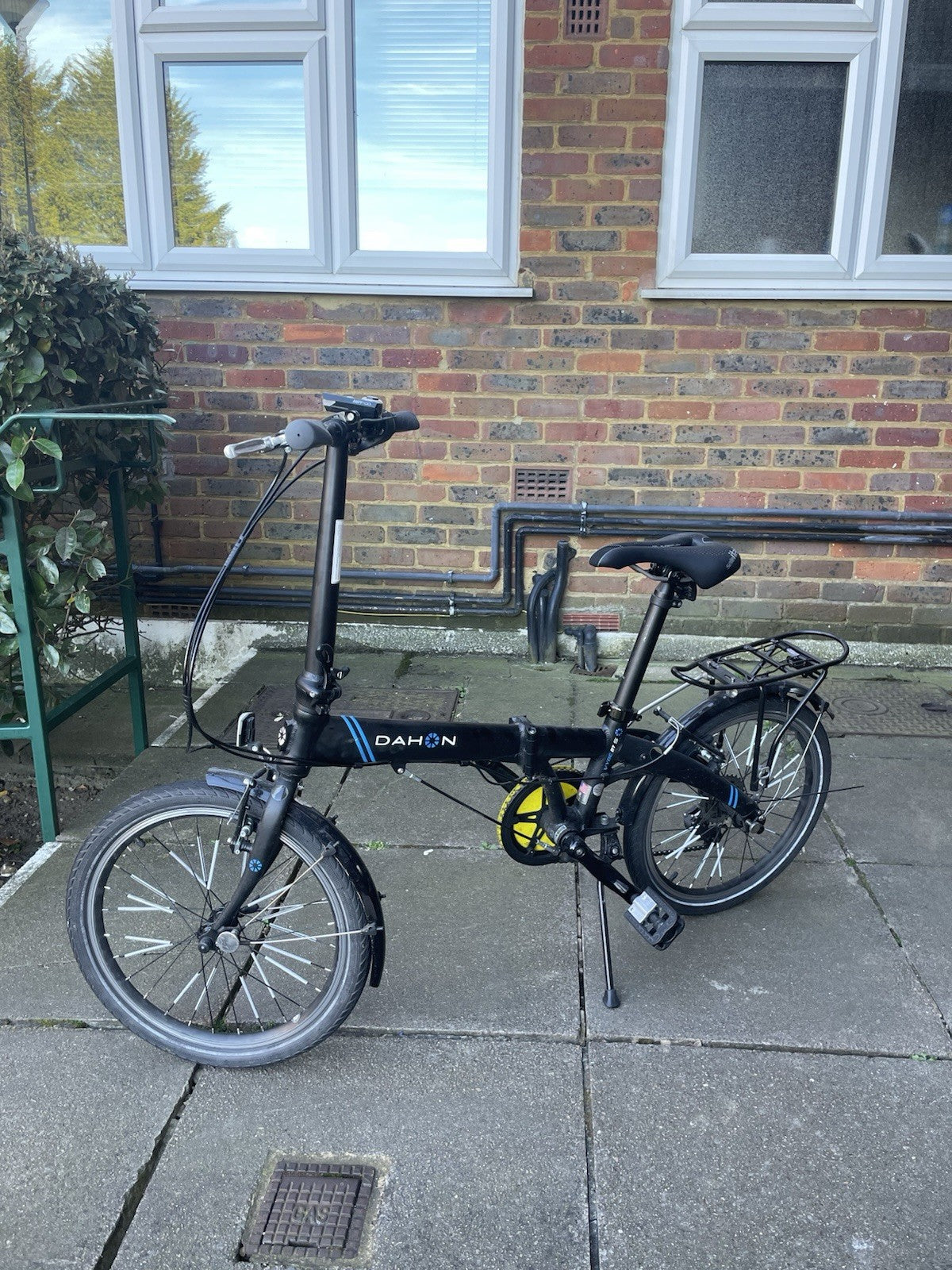 Dahon Vybe D7 Folding Bike Black/Blue With 2 Selle Italia Saddles