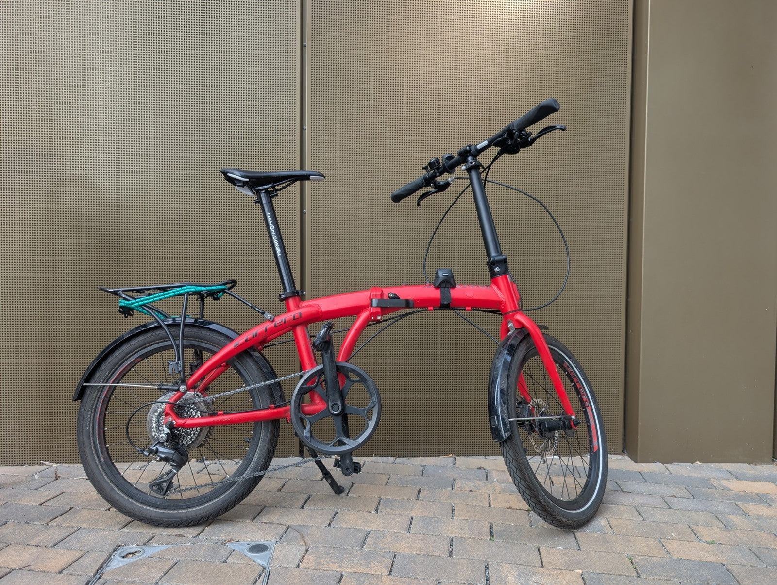 Carrera Intercity 20" Disc Brake 8-Speed Folding Bike