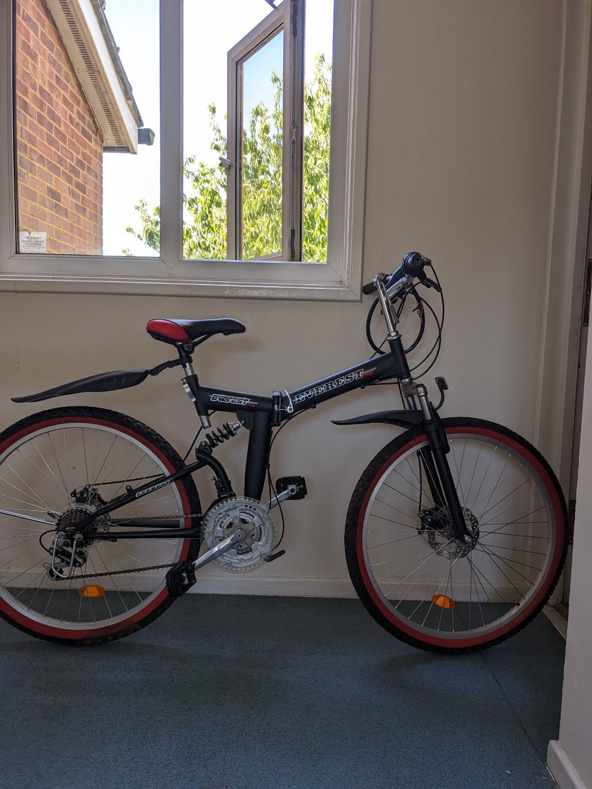 Brand new men's Everest Shimano, folding mountain bike bike