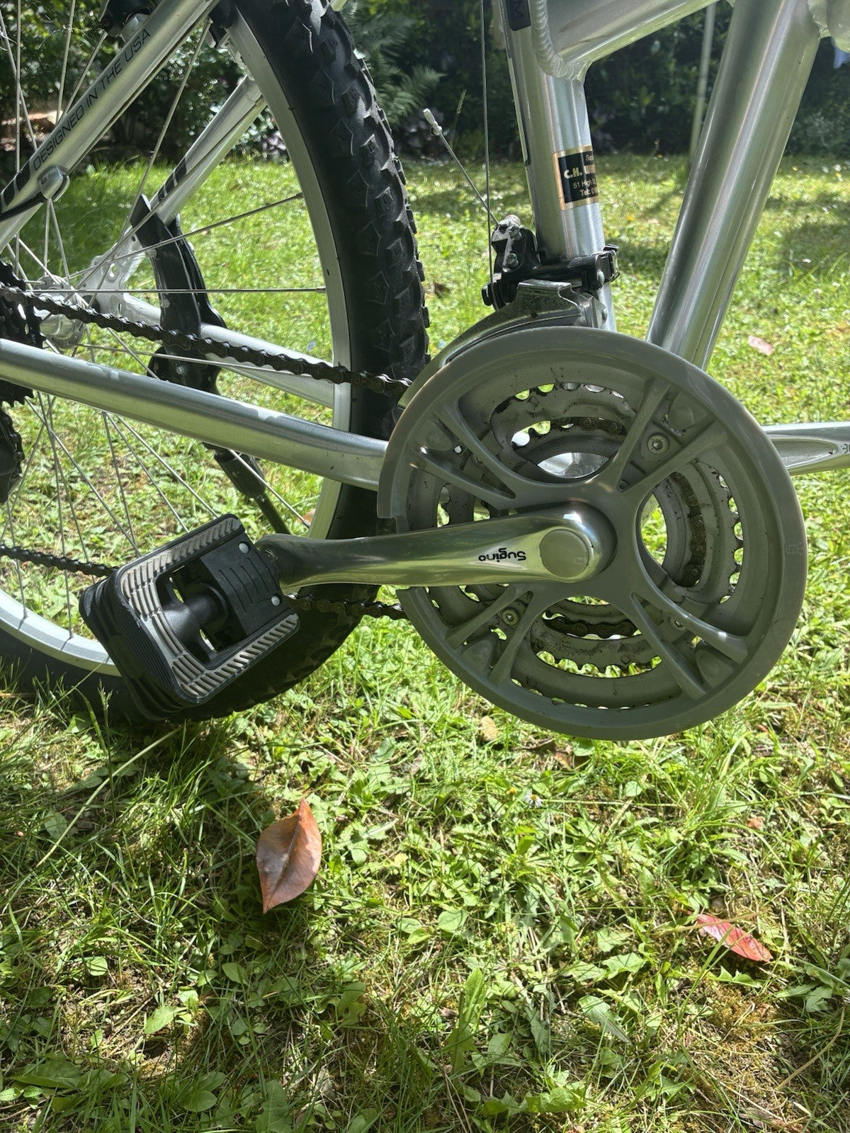 Dahon Espresso Full Sized Folding Bike - 26 inch wheels, medium frame