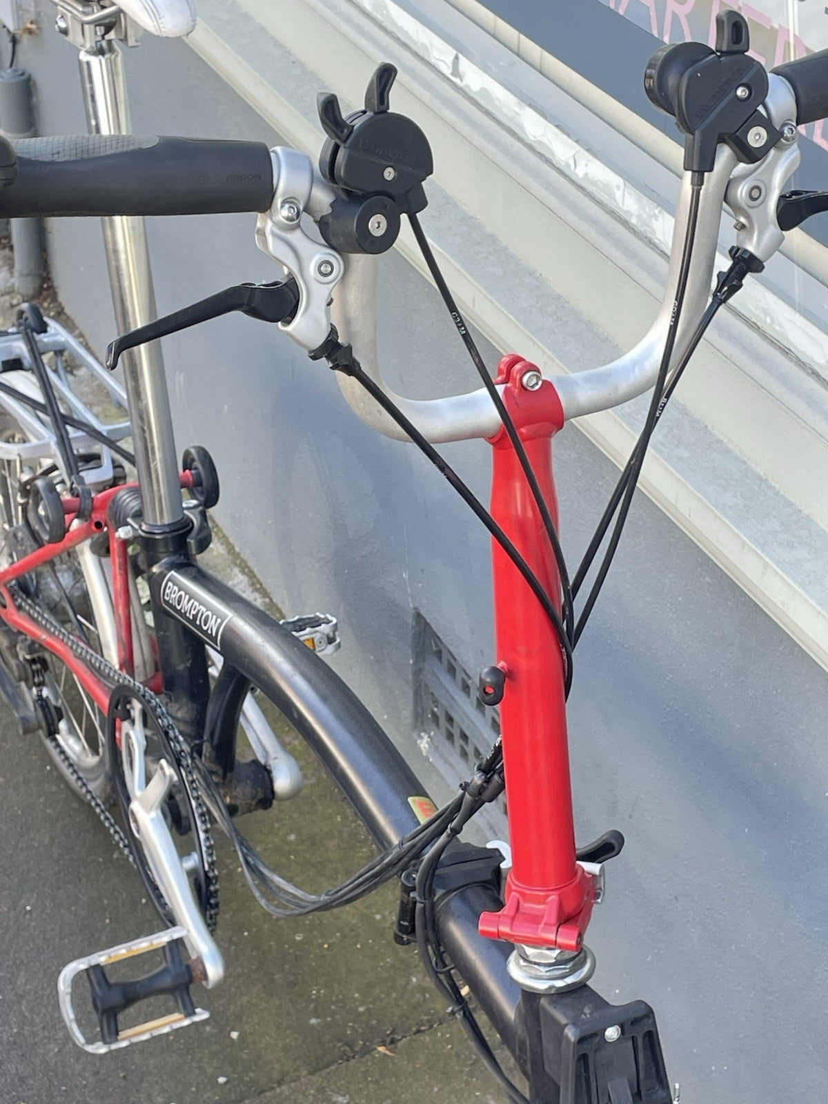 Brompton M6R Folding Bike - Black/Red, Dynamo - Luggage rack