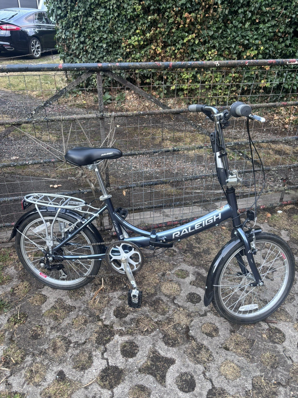Raleigh Evo 7sp Folding Bike Aluminum Frame, 20" Wheels, 7-Speed with Revo Grip
