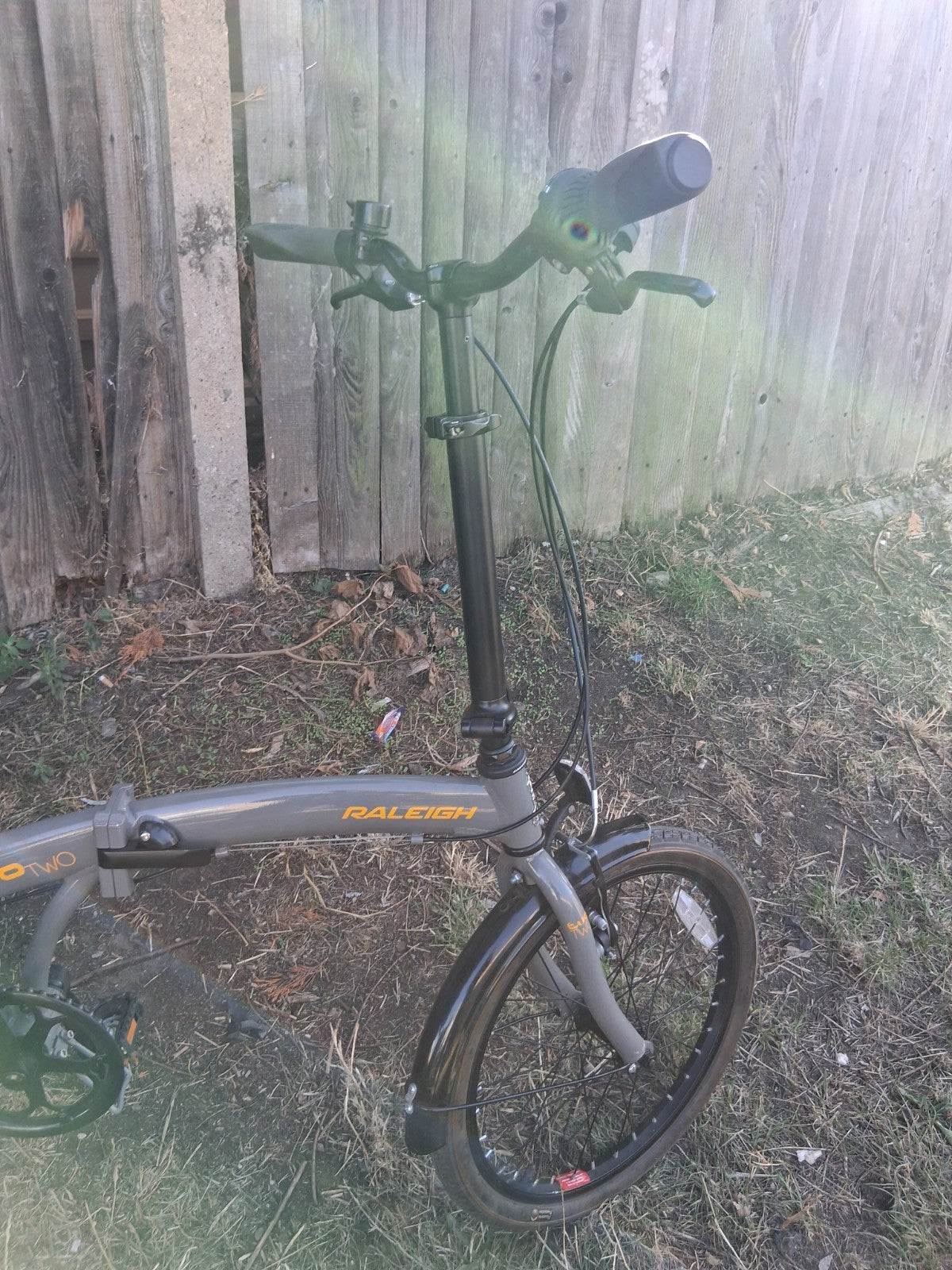 Raleigh Evo Two Folding Bike 20" Aluminium Frame, 7-Speed, Rear Rack Stand