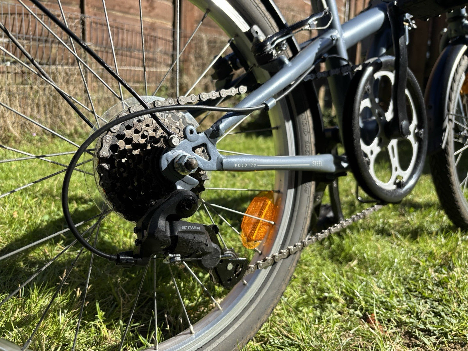 B'TWIN Fold 120 20in Folding Bike 6 Speed Steel Frame Mudguards Kickstand
