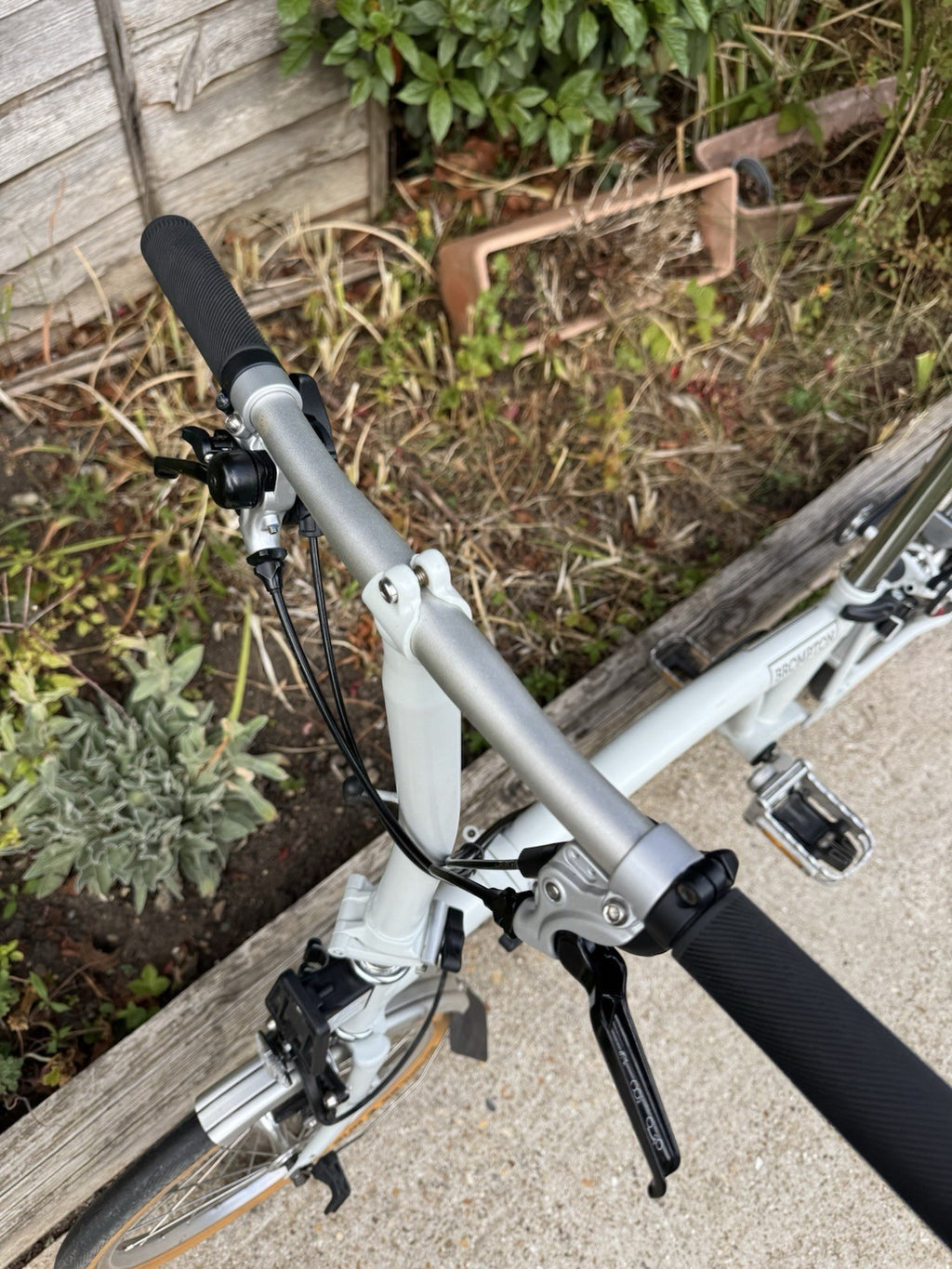 Brompton Folding Bike 16in White S6R Frame 6 Speed Hub Gears Mudguards